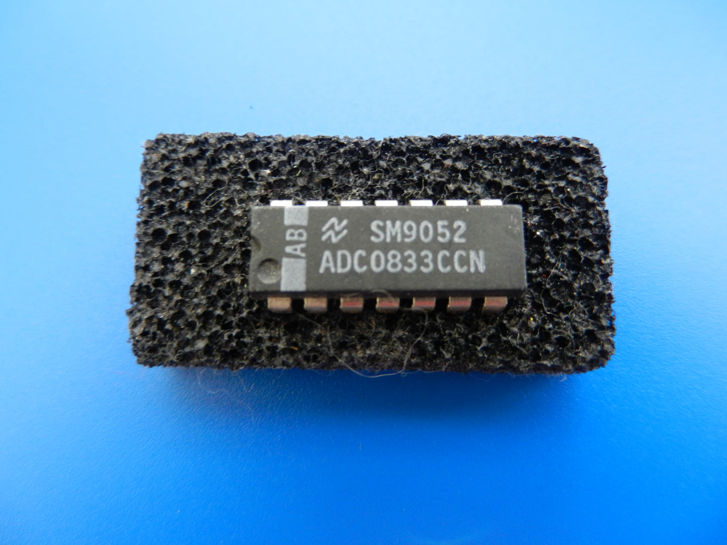 SATELLIT650 / 600 ADC0833 IC Analog Digital Wandler für Weltempfänger von GRUNDIG